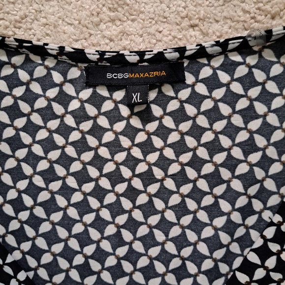 XL BCBGMaxAzria Wrap Front Diamond Pattern Three Quarter Sleeve Top Scoop Neck - Picture 3 of 3